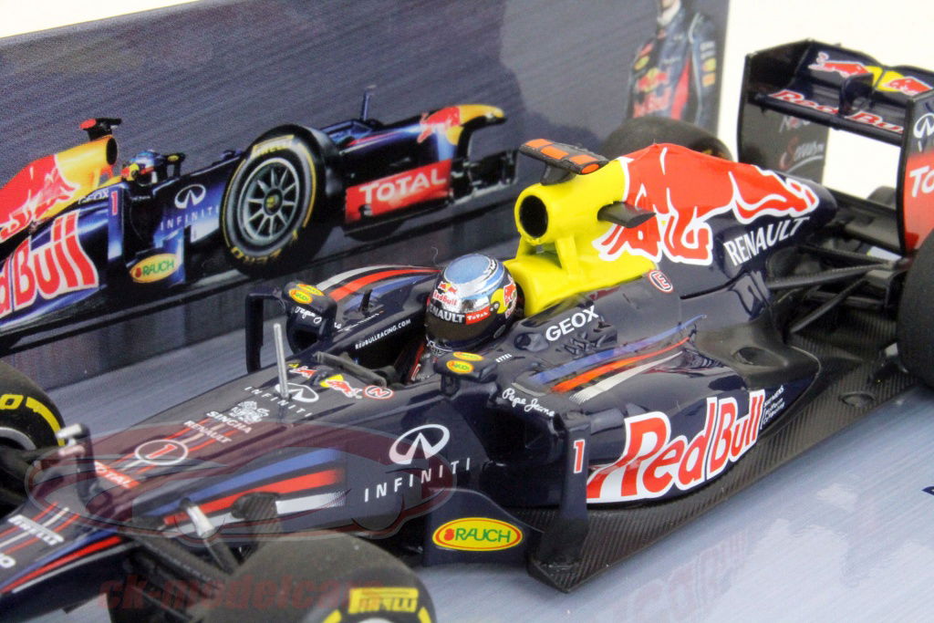Minichamps 1:43 S. Vettel Red Bull Renault RB8 formula 1