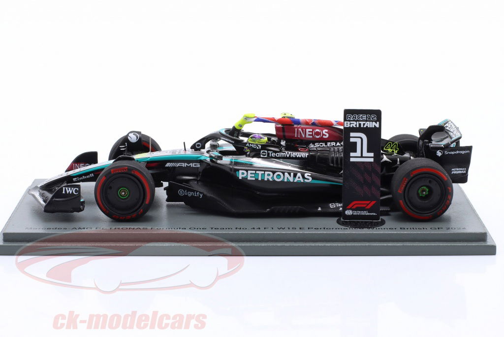 Spark 1:43 L. Hamilton Mercedes-AMG F1 W15 #44 Winner