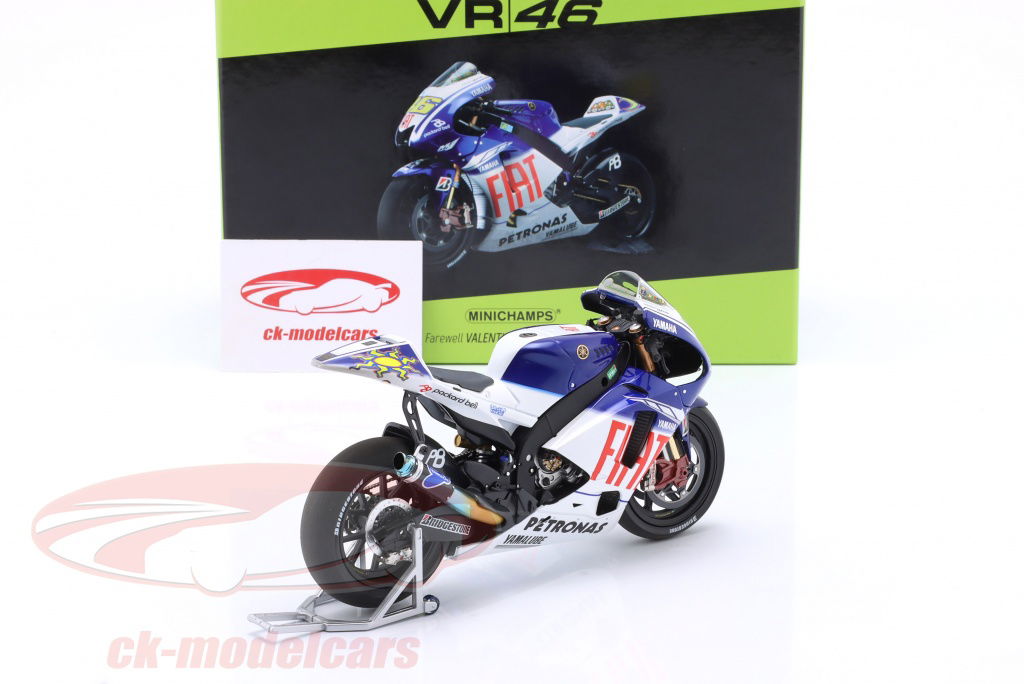 VALENTINO ROSSI & YAMAHA YZR-M1本
 【非売品】 Amazon.com: JAPANESE MAGAZINE YZR-M1 Rossi model first issue
