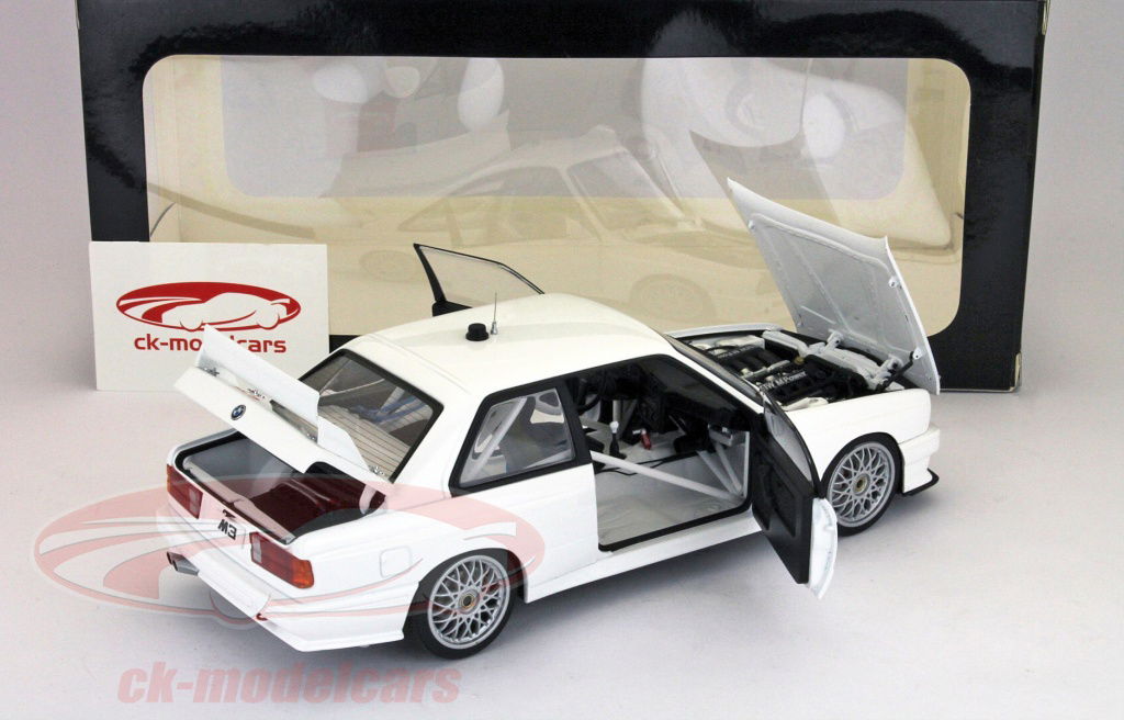 AUTOart 1:18 BMW M3 E30 DTMプレーンボディバージョンホワイト