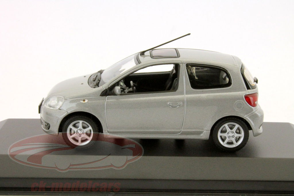 TOYOTA Yaris Cross シルバー ミニカー 1/43 Takara Tomy Tomica 102 Toyota YARIS Cross GR Sport Diecast