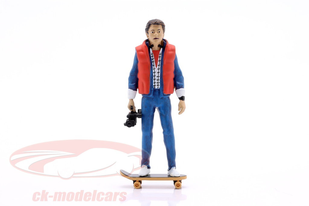 kk-scale-1-18-chiffre-marty-avec-skateboard-echelle-kkfig024/