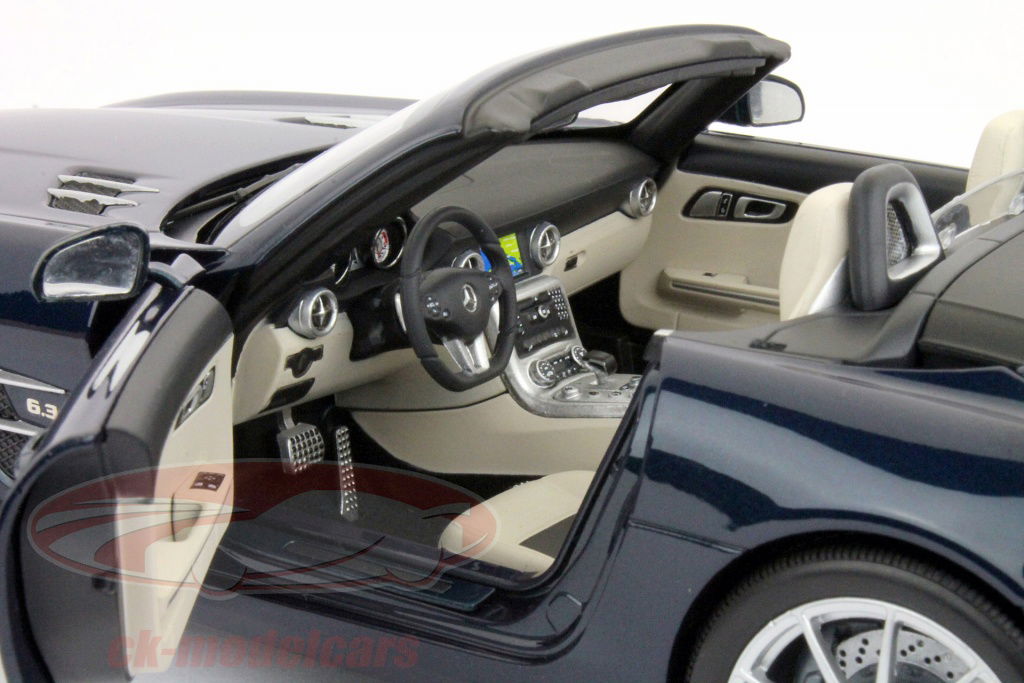 Minichamps 1:18 メルセデス·ベンツSLS AMGロードスターは2011