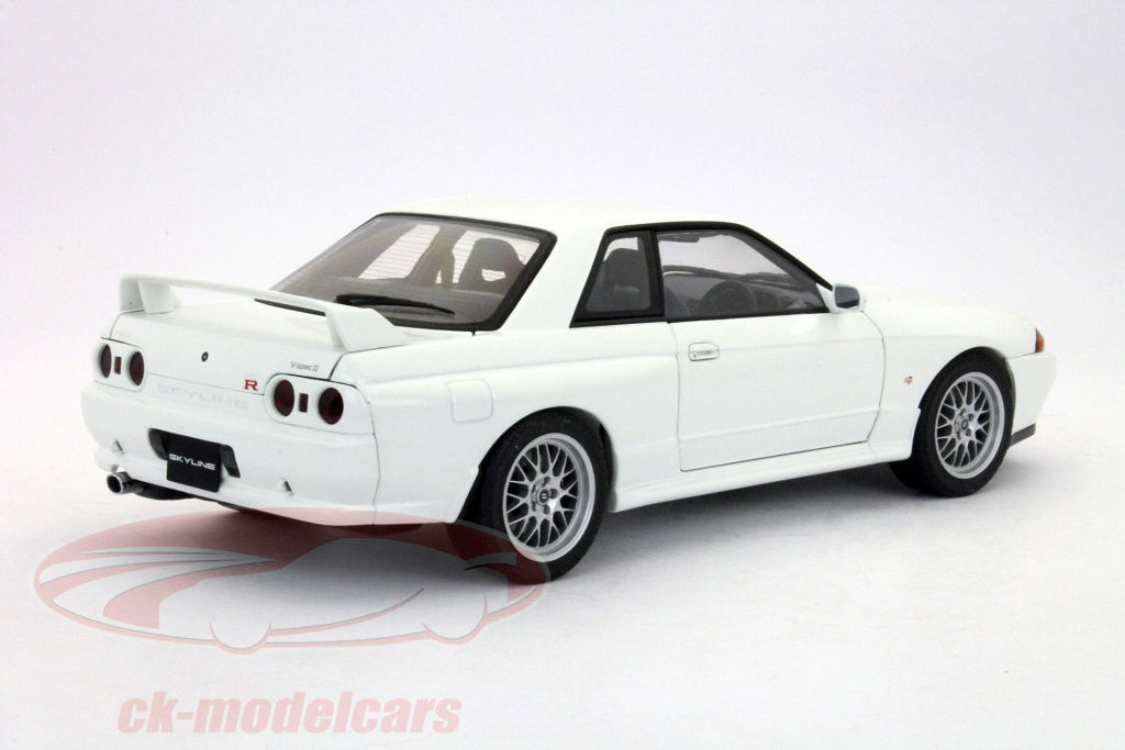 AUTOart 1:18 Nissan Skyline GT-R (R32) V-Spec II year 1994