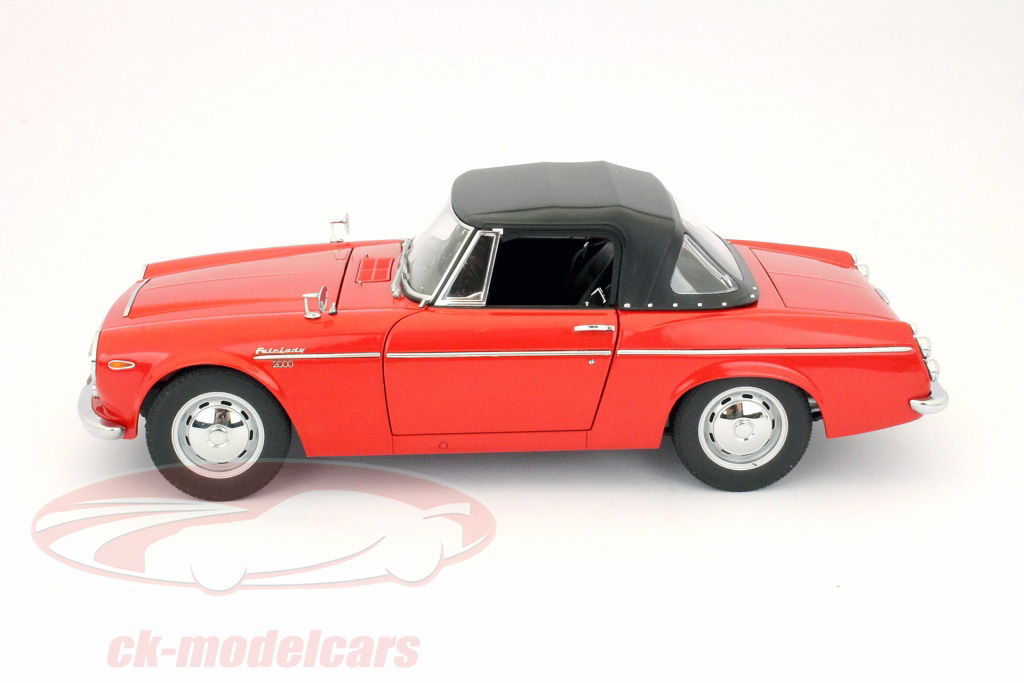 AUTOart 1:18 ダットサンフェアレディ2000（SR311）RHD年1967