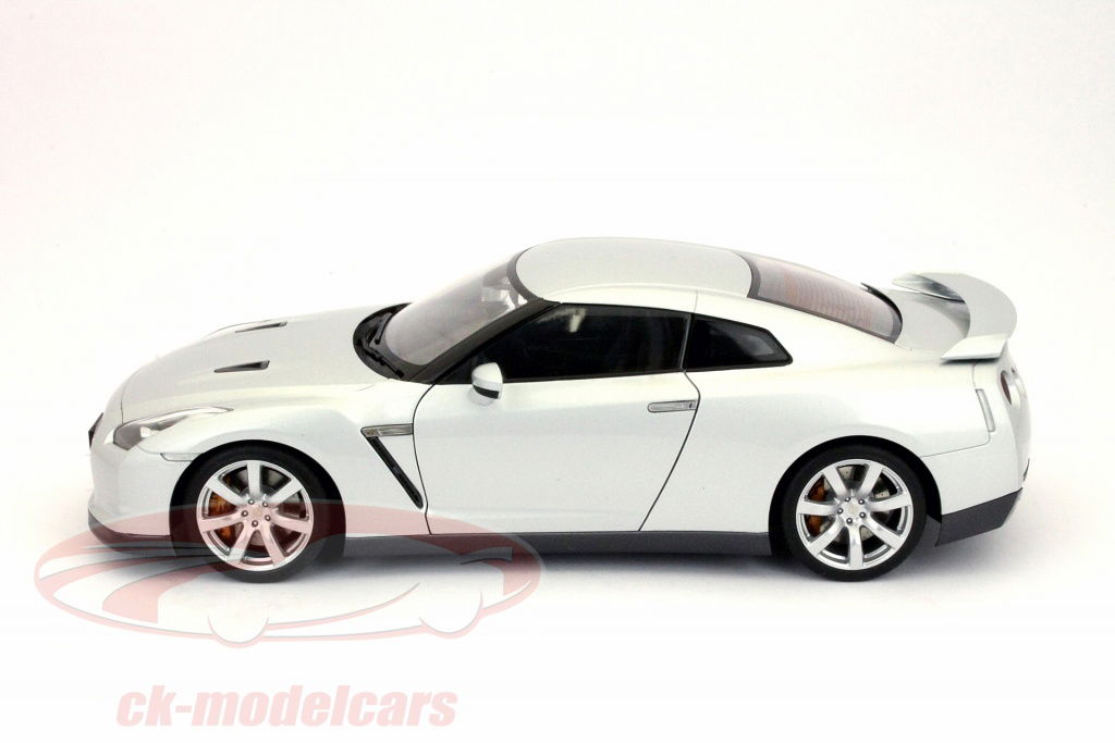 9*6様 AUTOart 1/18 Nissan GT-R35 ジャンク 9*6様 AUTOart 1/18 Nissan GT-R35 ジャンク AUTOart 1/18