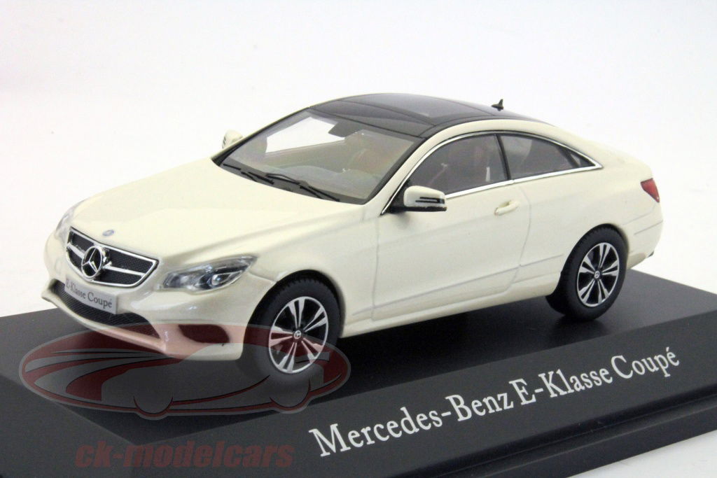 kyosho-1-43-mercedes-benz-e-class-coupe-c207-diamant-blanc-b66960193/
