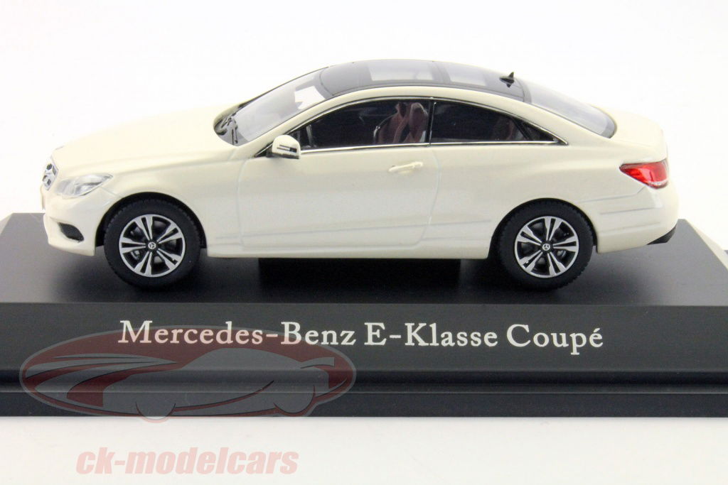 Kyosho 1:43 Mercedes Benz E-Class coupe (C207) diamond White
