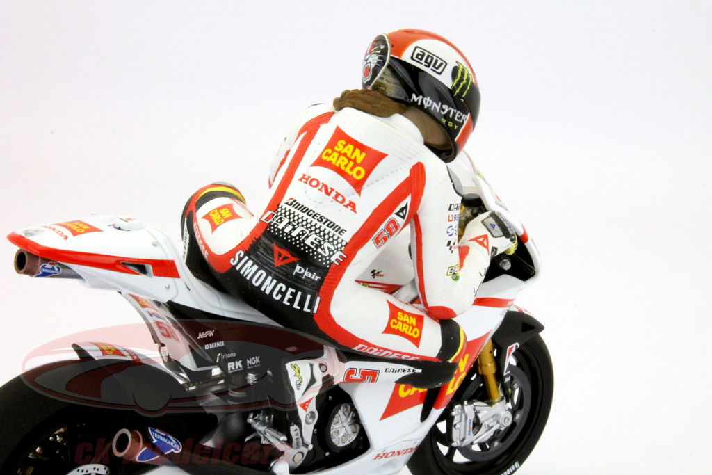 M.Simoncelli Figurine ’Hanging Off' Figurine Marco Simoncelli Minichamps 1:12 312110158