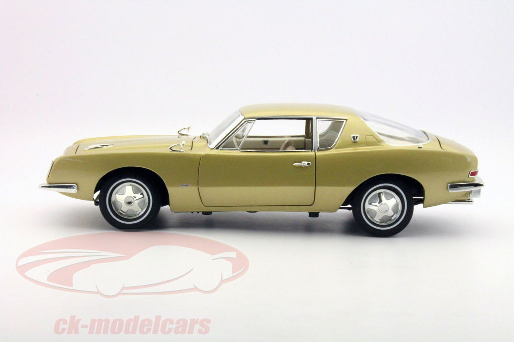 Signature Models 1:18 Studebaker Avanti year 1963 gold 18101