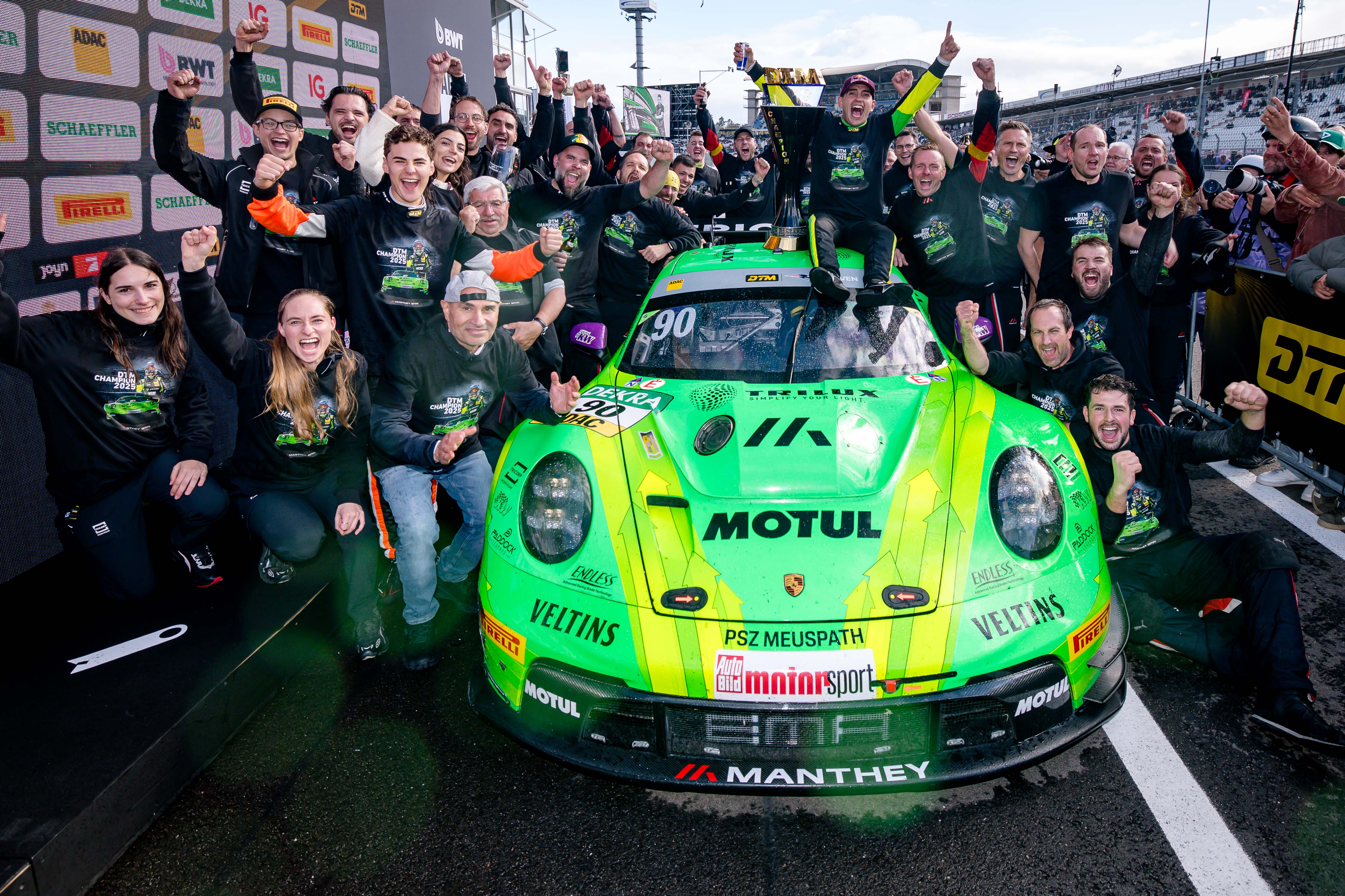Porsche 911 GT3 R #90 DTM champion 2025 Ayhancan Güven Manthey Greeno 1:18 Ixo
