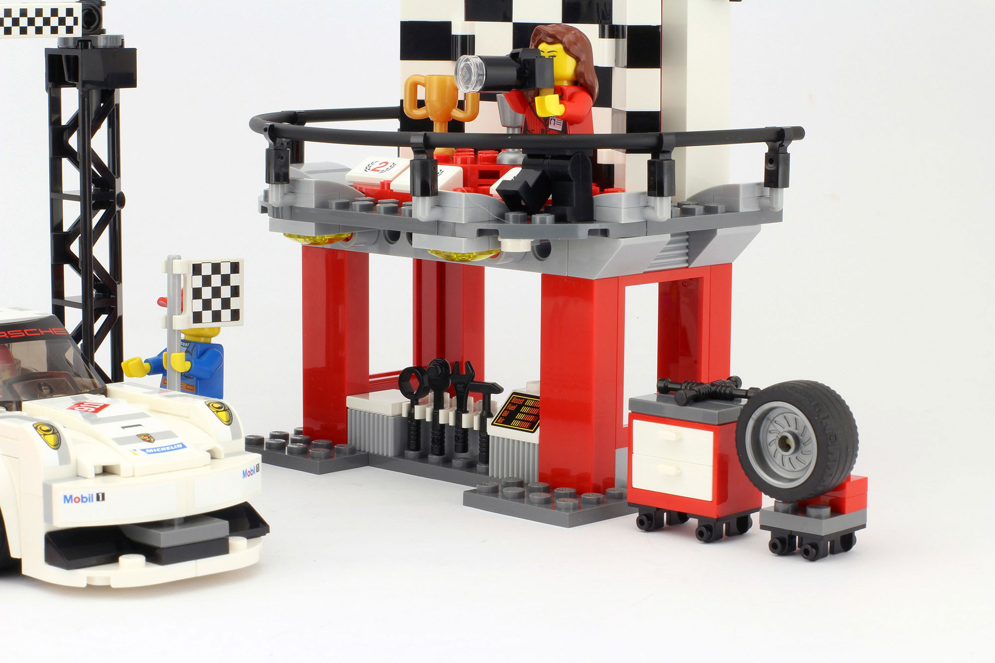 LEGO® Speed Champions Porsche 911 GT3 R Hybrid e GT3 RSR Finish Line