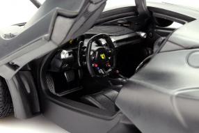 model car Ferrari LaFerrari scale 1:18