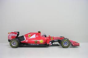Ferrari SF15-T als Modellauto Räikkönen im Maßstab 1:18