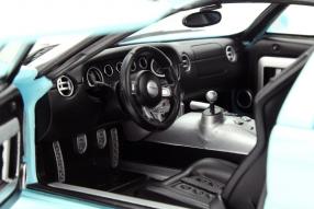 Kleinkunstwerk: Modellauto Ford GT 2004 Maßstab 1:18