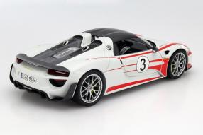 model car Porsche 918 Weissach Package scale 1:18
