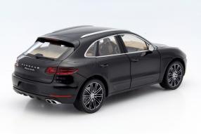 Modellauto Porsche Macan Turbo 1:18