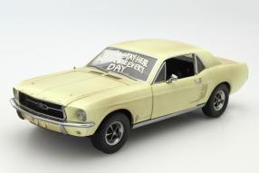 Ford Mustang I The Walking Dead 1:18