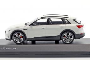 Modellautos Audi e-tron 2018 1:43 Spark