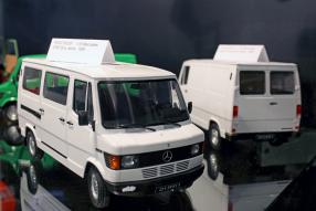 Mercedes-Benz 208 1988 1:18 Spielwarenmesse