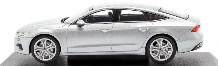 Three new exclusive models: The current Audi A8 and A7 from iScale
