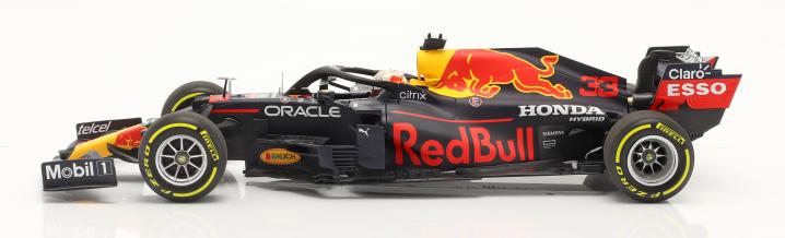 Five models for a world champion: Max Verstappen's first win 2021 in Imola