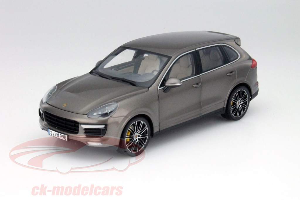 Porsche and Mini Champs present Cayenne Turbo S 1:18