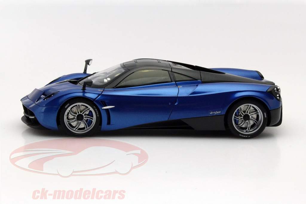 ICELAND Modellino Auto Pagani In Scala 1:36 – Colore Rosso – Metallo Con Aperture