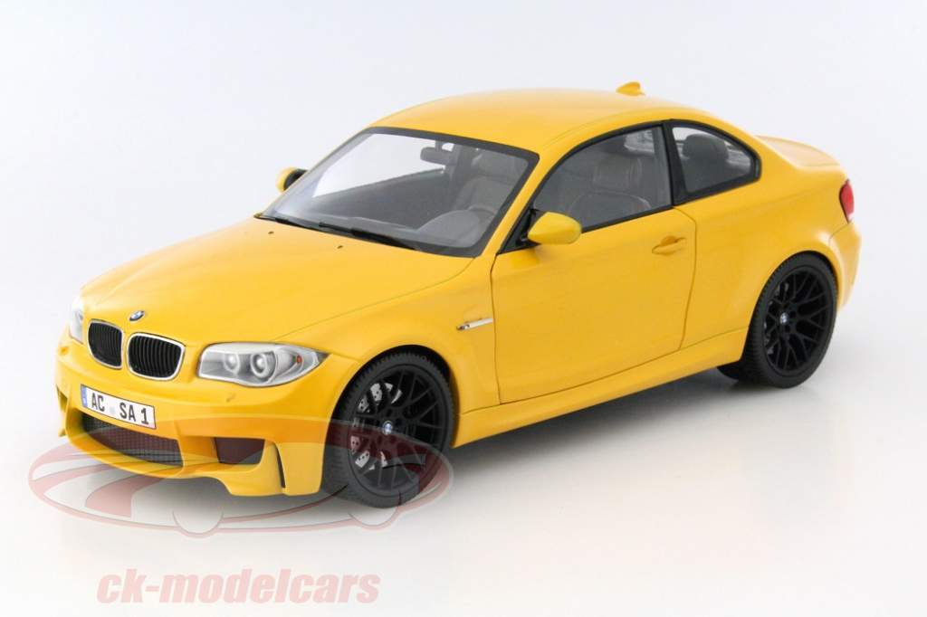 超希少　MINICHAMPS 1/18 BMW 1er M クーペ Minichamps 1:18 BMW 8 series M8 Coupe (F92) year 2020 red