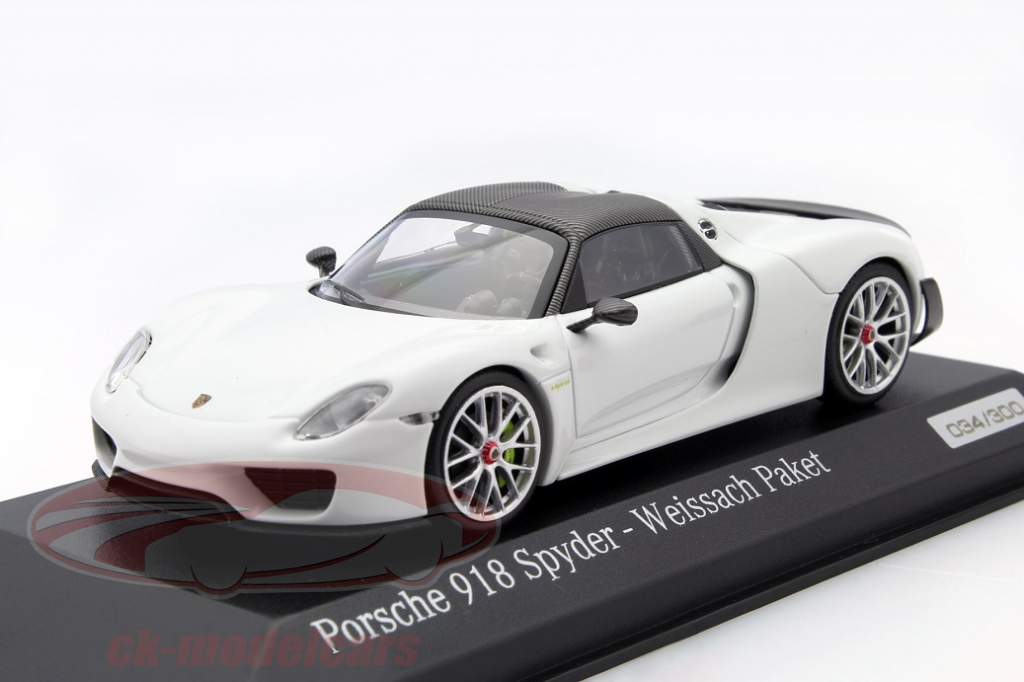ミニカー 1/43 Porsche 918 Spyder Weissach Paket Minichamps and the Porsche 918 Spyder with Weissach package