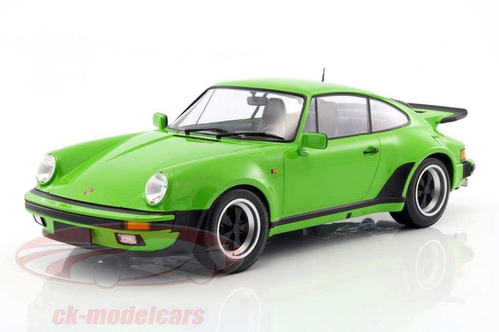 A celebration of the colors - Porsche 911 930 Turbo 1977 in 1:12