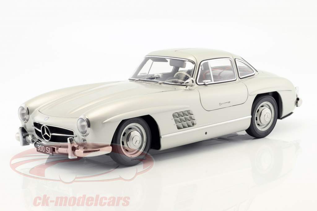自動車 Mercedes Benz 300 SL Extremly big: Mercedes-Benz 300 SL in scale 1:8
