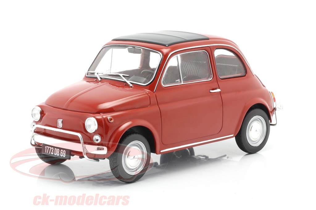 With a sliding roof into the sunny week: Fiat 500 L from Norev