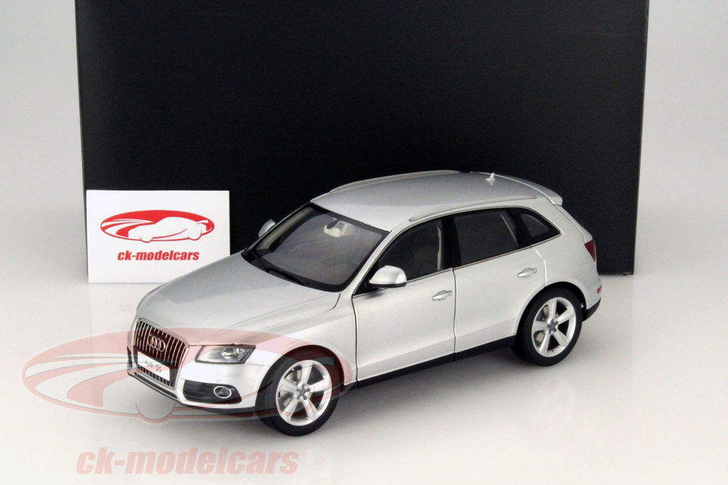 Kyosho 1:18 Audi Q5 year 2013 ice silver 09242IS model car