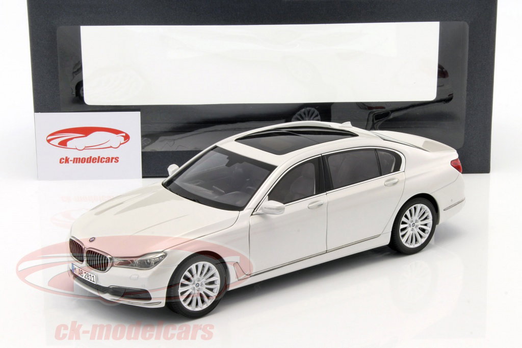 iScale 1:18 BMW 750 Li (G12) year 2015 mineral white 80432405587
