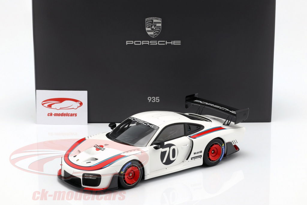 Spark 1:18 Porsche 935 #70 2018 based on 911 (991 II) GT2 RS