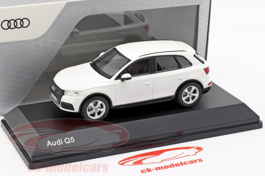 iScale 1:43 Audi Q5 アイビス ホワイト 5011605631 モデル 車