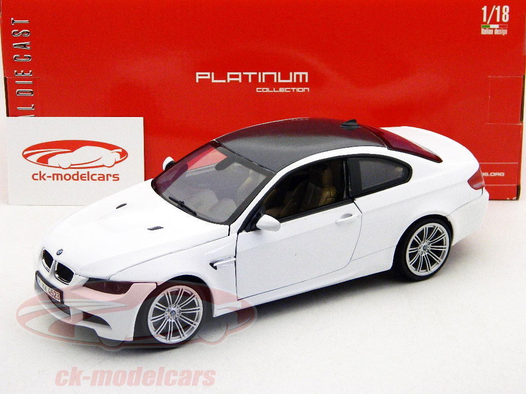 Mondo Motors 1:18 BMW M3 E92 Coupé white with black roof