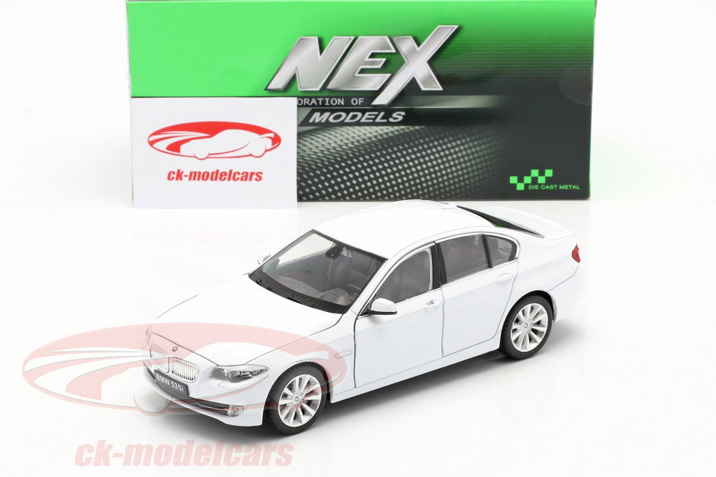 Welly 1:24 BMW 535i year 2010 white 24026W model car 24026W