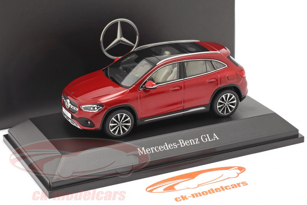 Spark 1:43 Mercedes-Benz GLA (H247) year 2020 designo patagonia