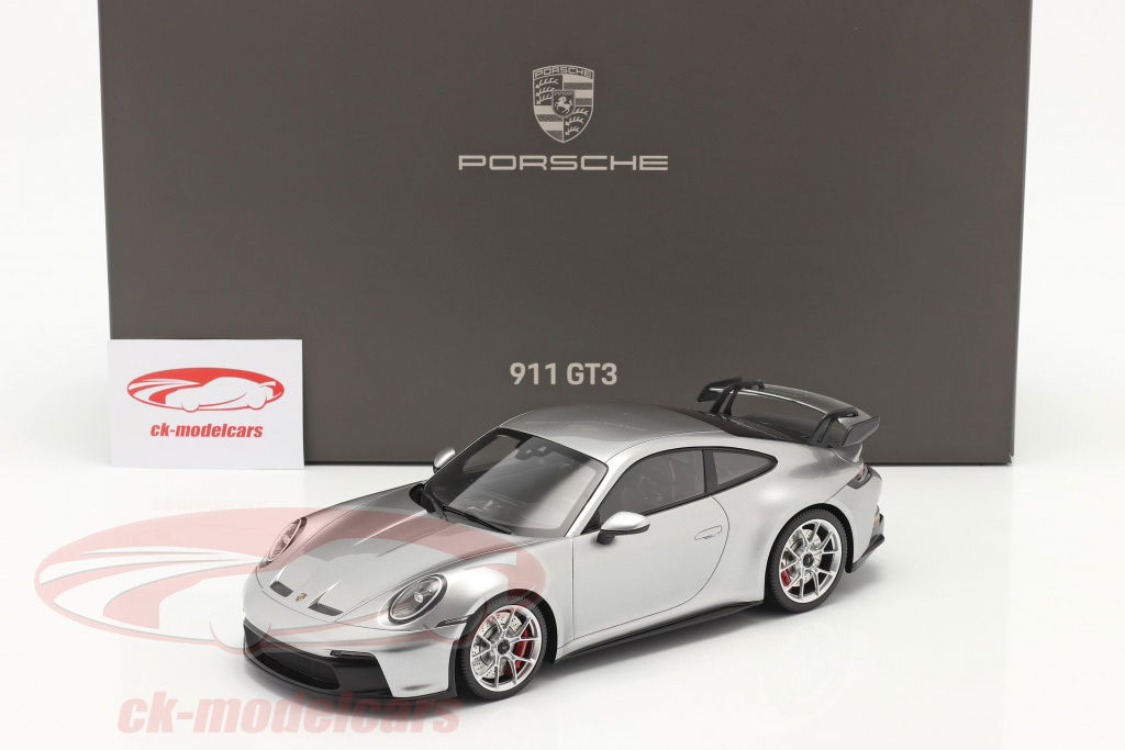 Porsche 911 GT 1/18 スケールモデル シルバー Porsche 911 GT 1/18 スケールモデル シルバー - メルカリ