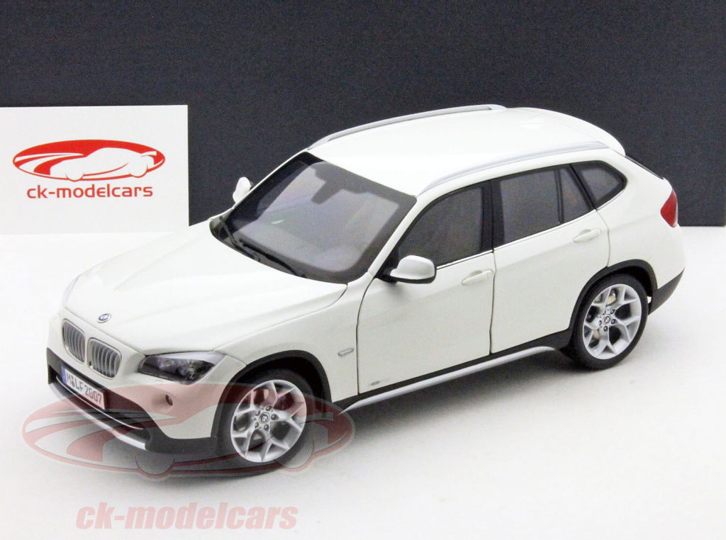 1/18 BMW X1 ディーラー品　ミニカー　ホワイト　内装ブラウン 1/18 BMW X1 ディーラー品 ミニカー ホワイト 内装ブラウン 楽天