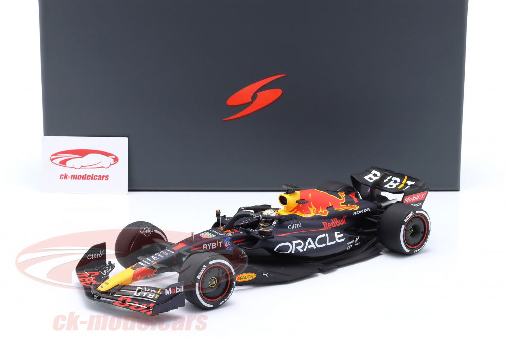 Spark 1:18 M. Verstappen Red Bull RB18 #1 Winner Abu Dhabi