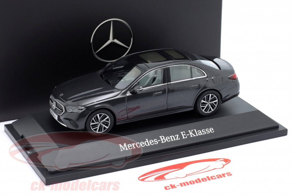 ヨ*シ様 Norev Mercedes-Benz E klasse coupe Norev 1:43 Mercedes-Benz Eクラス リムジン (W214) 建設年 2024