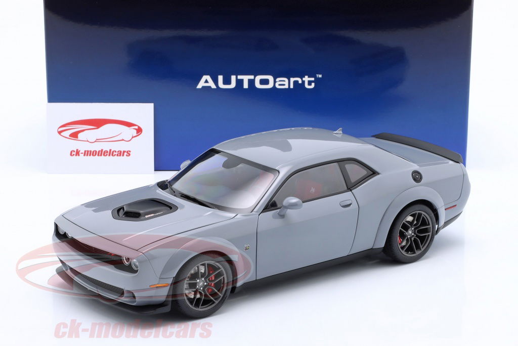 AUTOart 1:18 Dodge Challenger R/T Scat Pack Shaker Widebody 2022