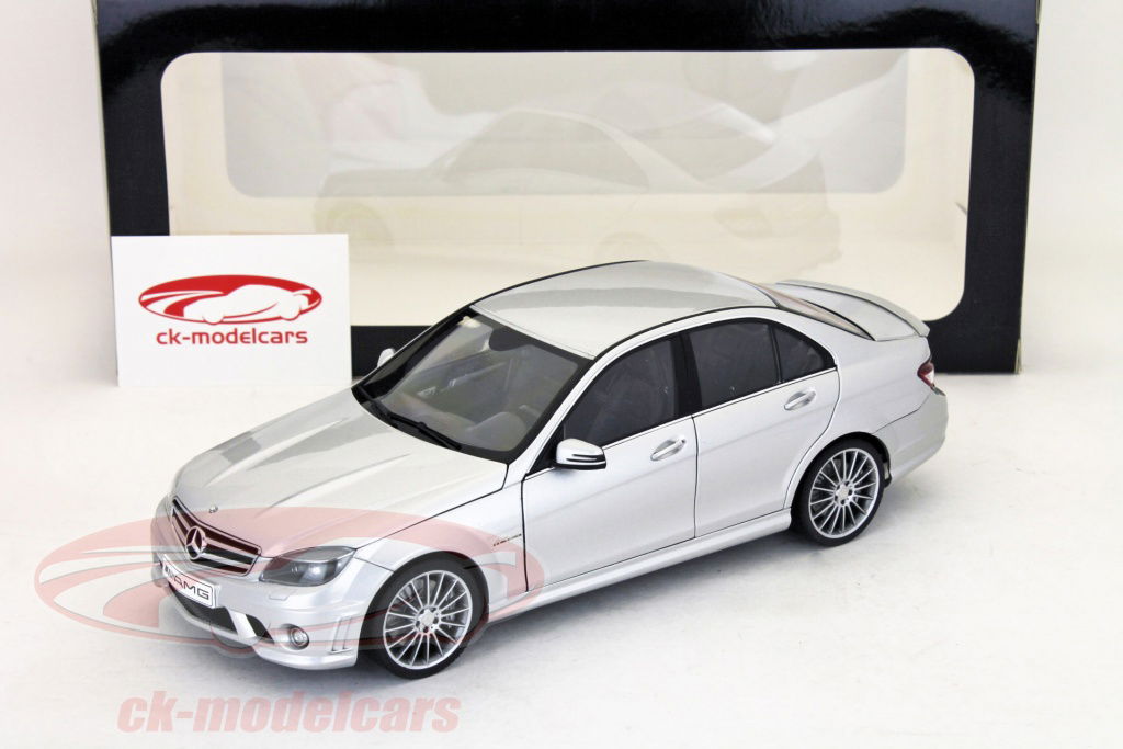 AUTOart Mercedes-Benz C63 AMG 1:18 ホワイト 1/18 Mercedes Benz C63 AMG W204 Edition 507 White 2014 Model