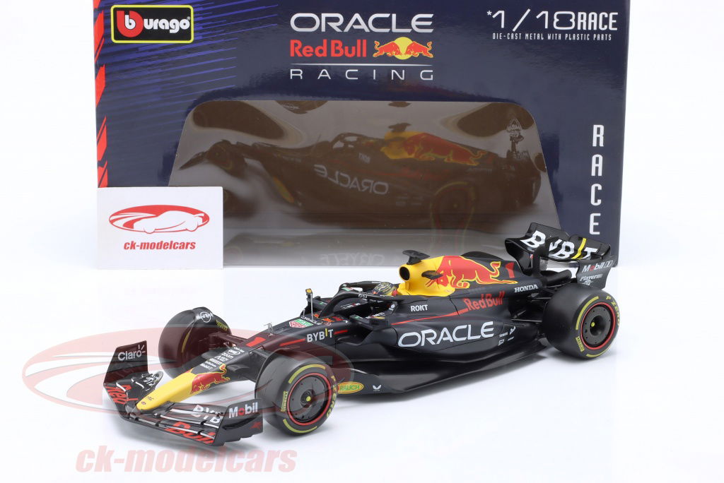 Bburago 1:18 M. Verstappen Red Bull Racing RB19 #1 勝者 Abu Dhabi