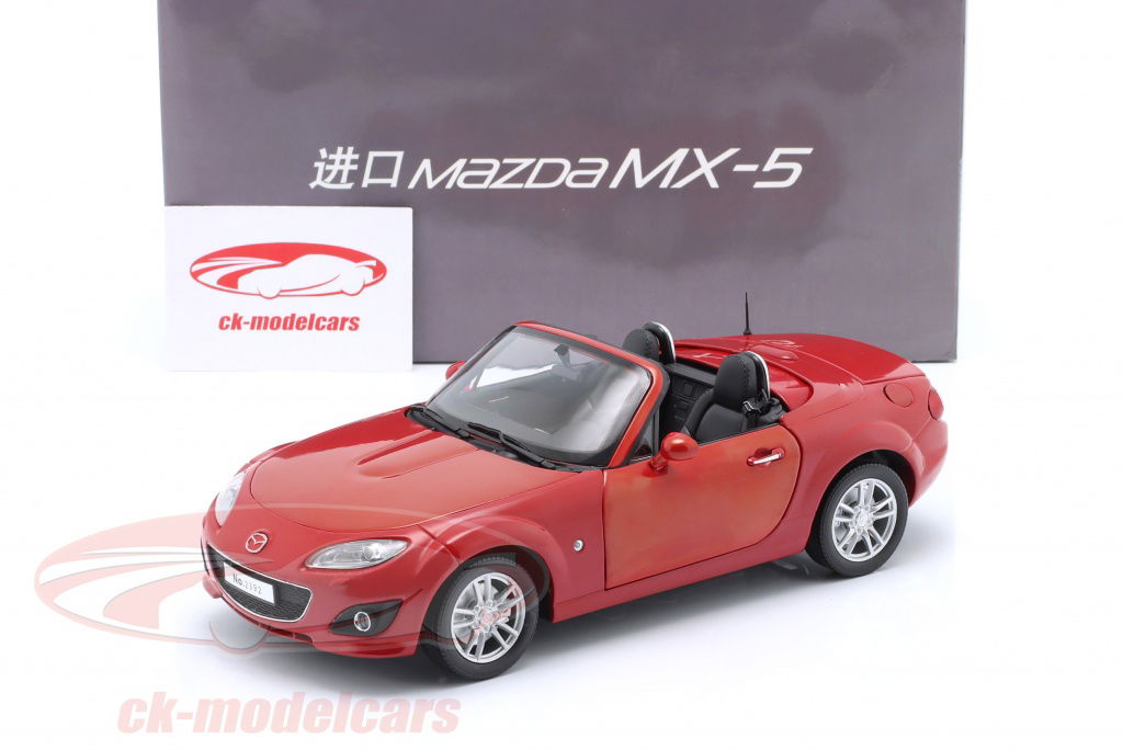 Mazda MX-5 ダークブルー 1/18スケール Mazda MX-5 ダークブルー 1/18スケール Mazda MX-5 ダークブルー 1/18