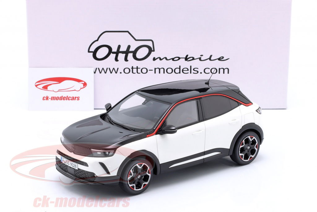 Ottomobile 1:18 Opel Mokka-E GS Line year 2021 white / black