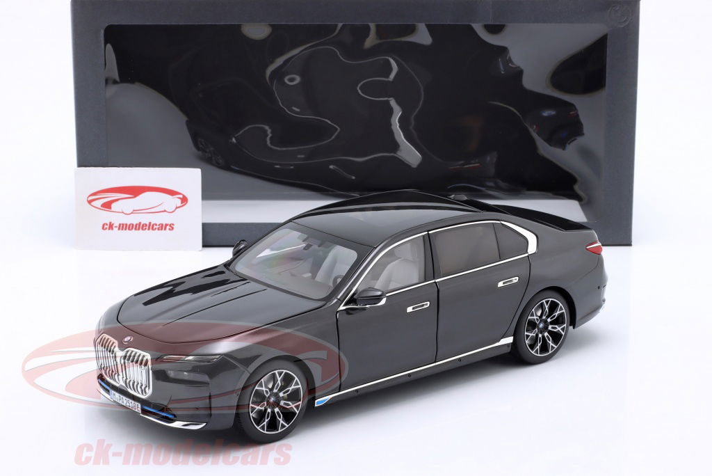BMWI7 G70 モデルカー 1:24 BMW I7 G70 M70L Luksusowy sedan Alloy Mini Car Diecast